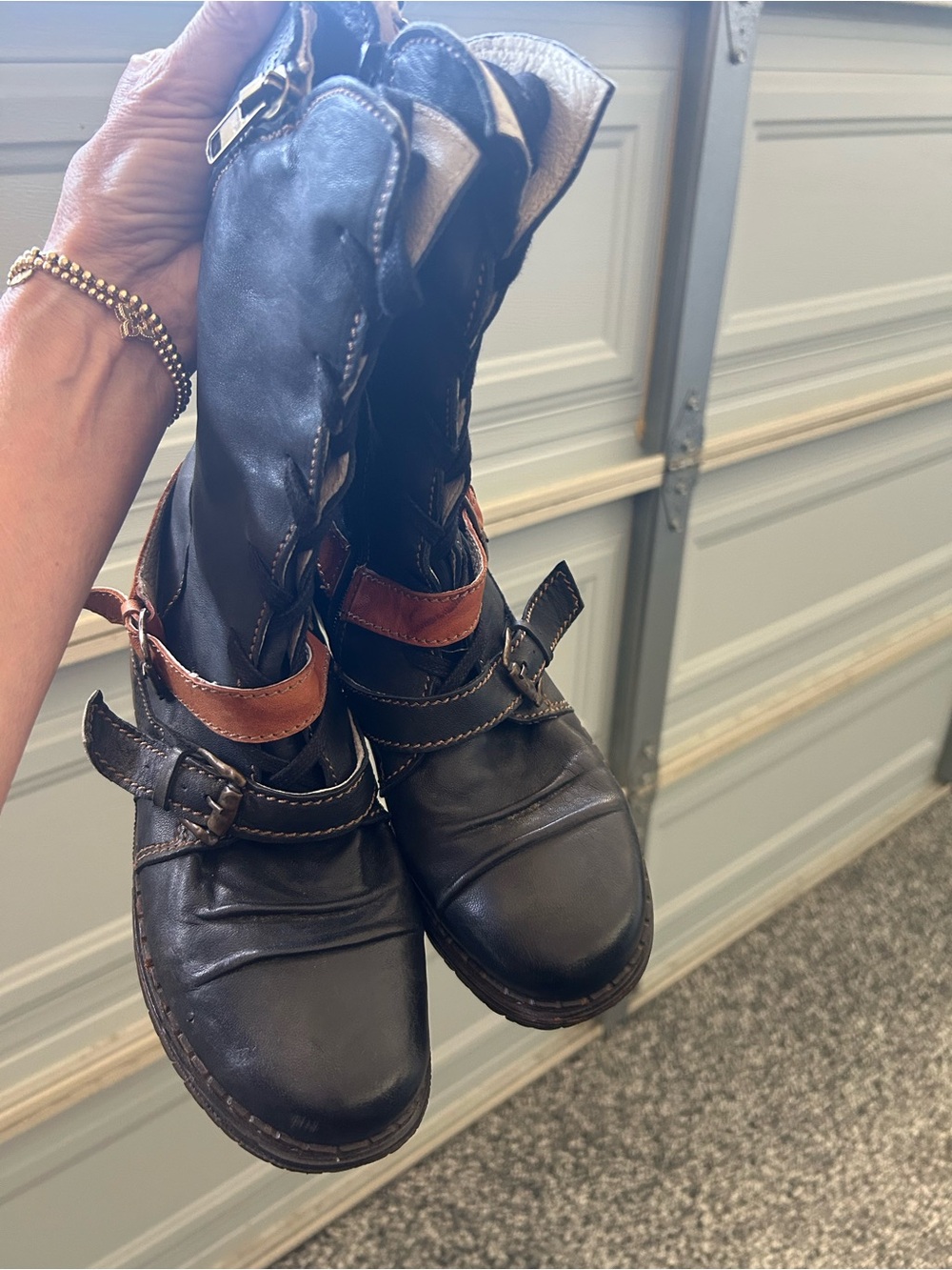 WOMANS ROVER BOOTS